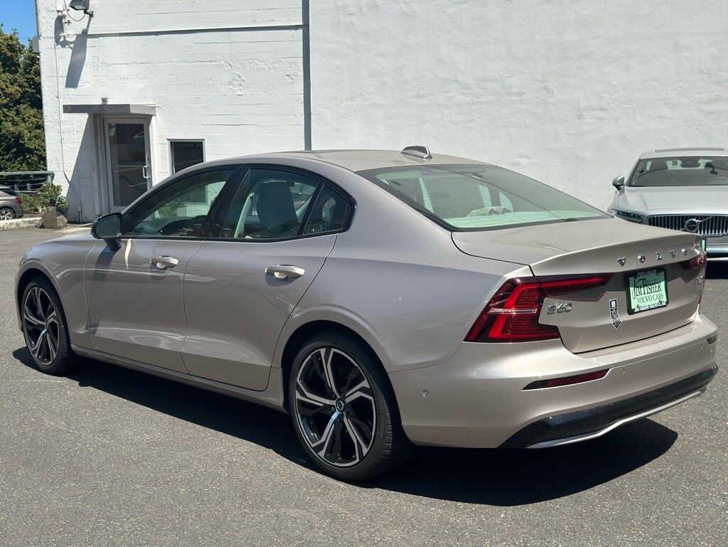 2024 Volvo S60 B5 Plus photo 3