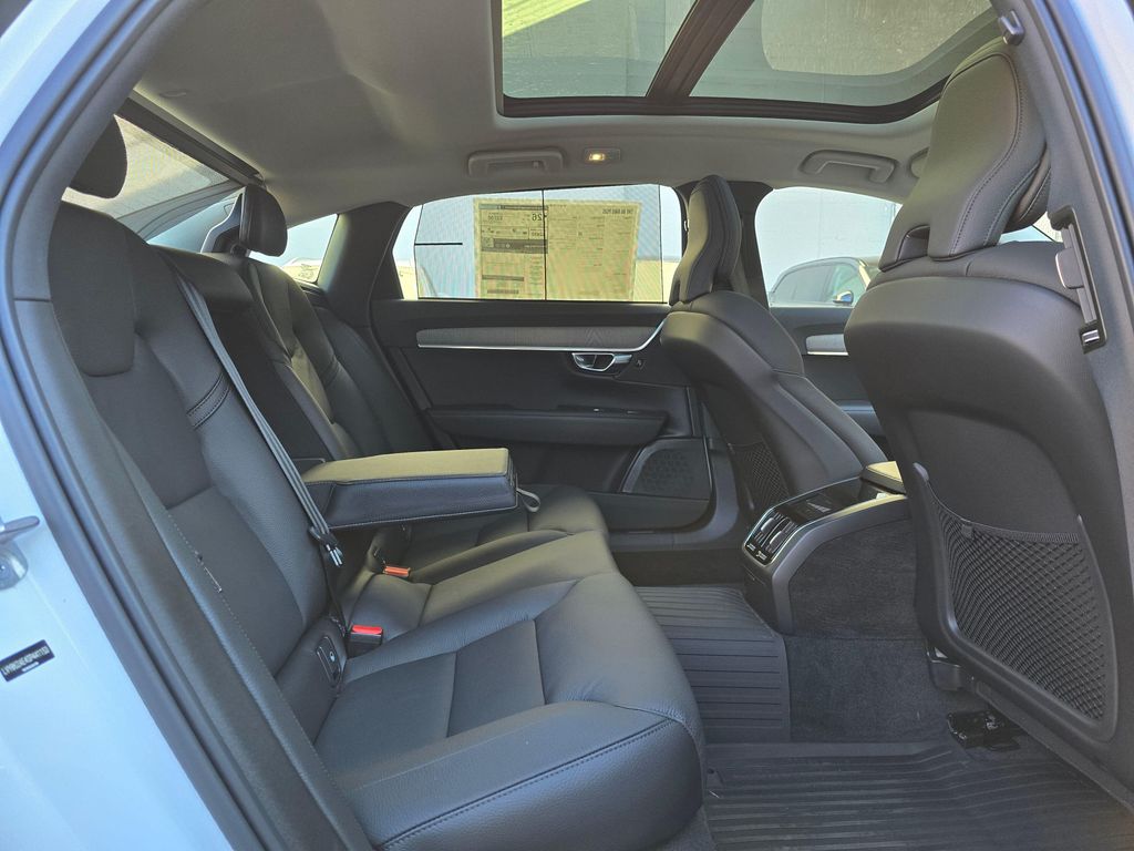 2025 Volvo S90 Plus - Photo 12
