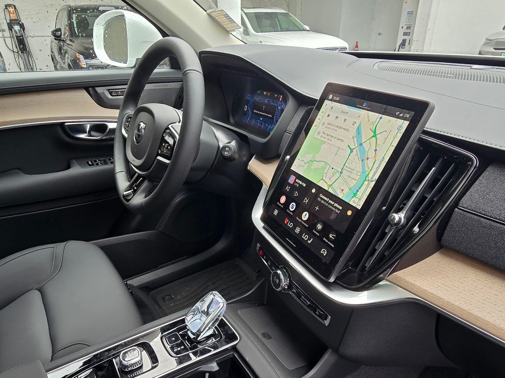 2025 Volvo XC90 Plus - Photo 11