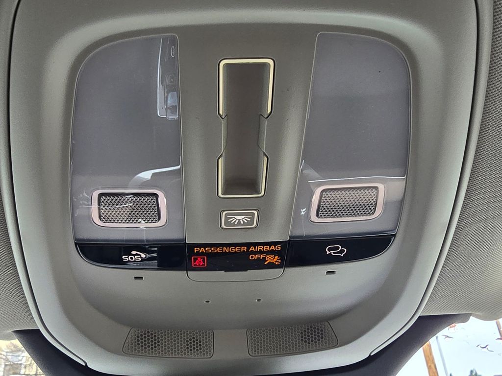 2025 Volvo XC90 Plus - Photo 31