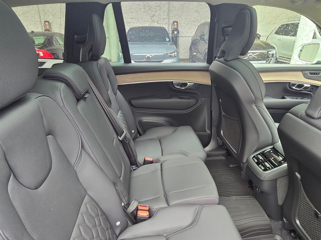 2025 Volvo XC90 Plus - Photo 12