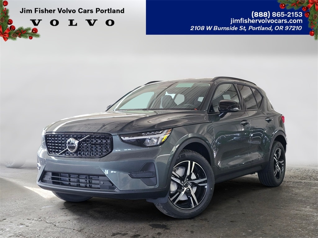 2026 Volvo XC40 Core's photo