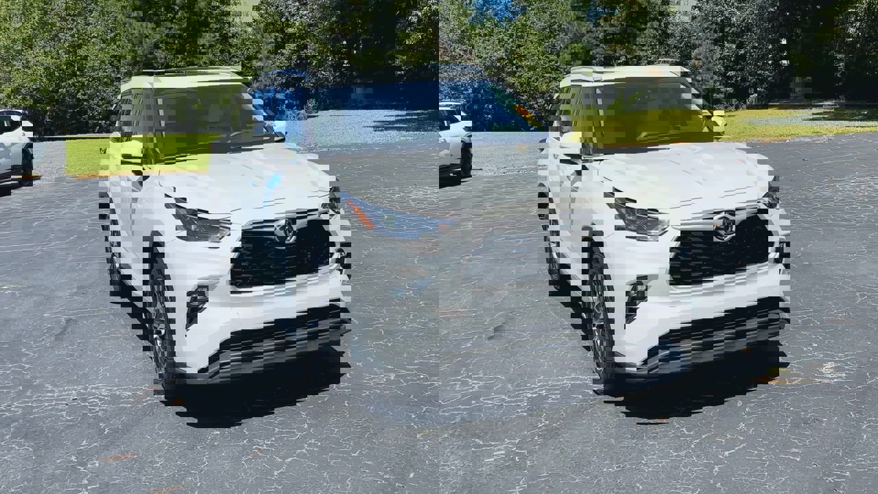 2022 Toyota Highlander XLE photo 4