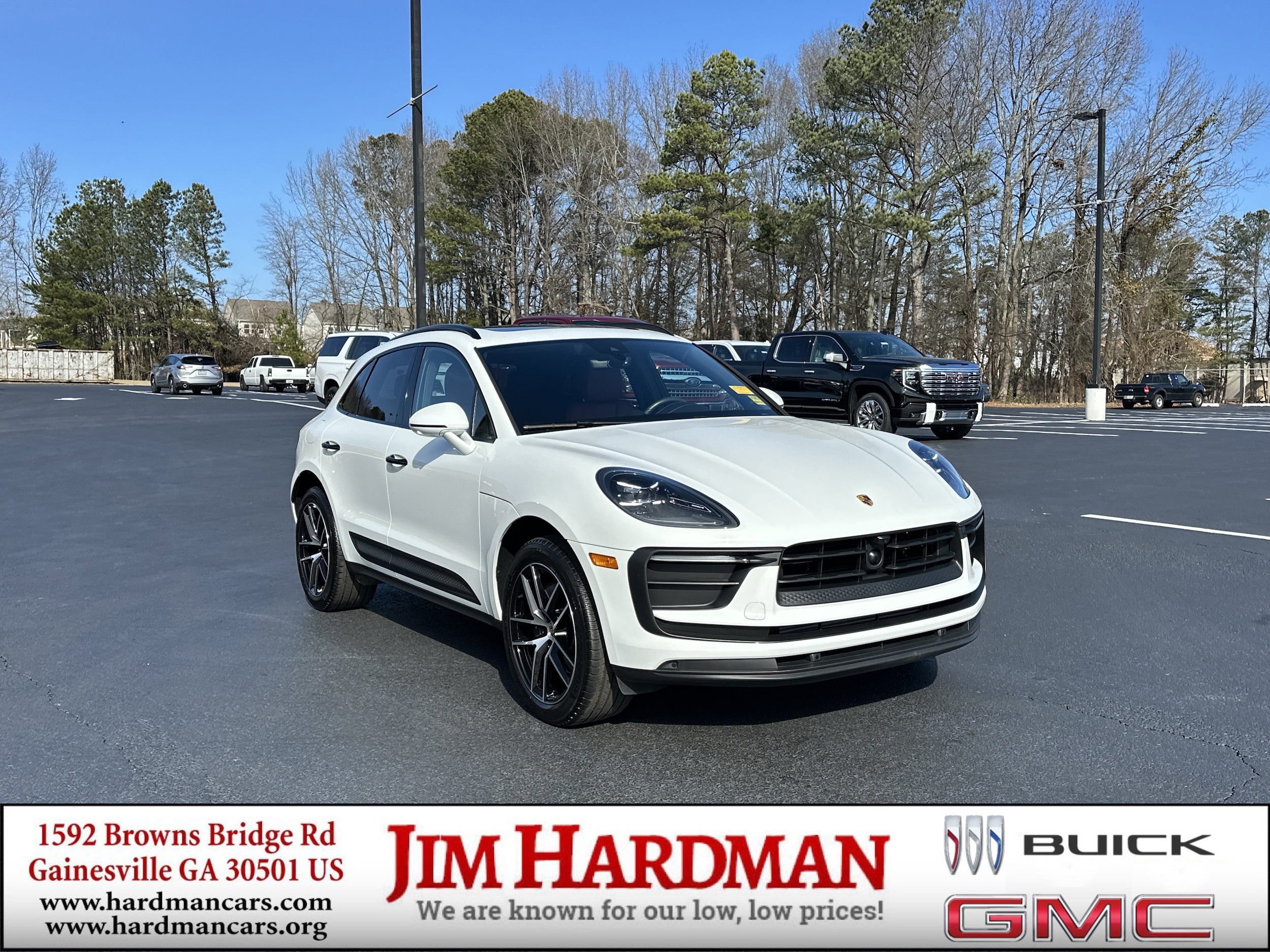 2023 Porsche Macan's photo