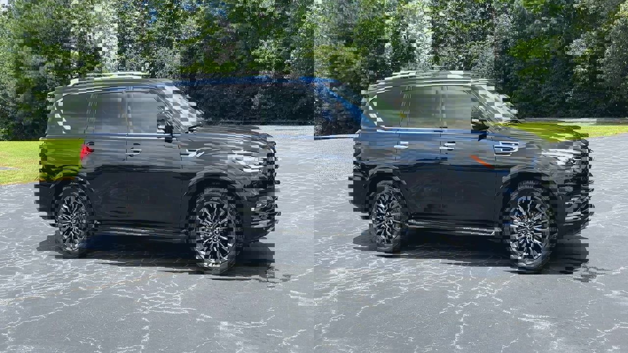 2022 Infiniti QX80 Premium Select photo 2