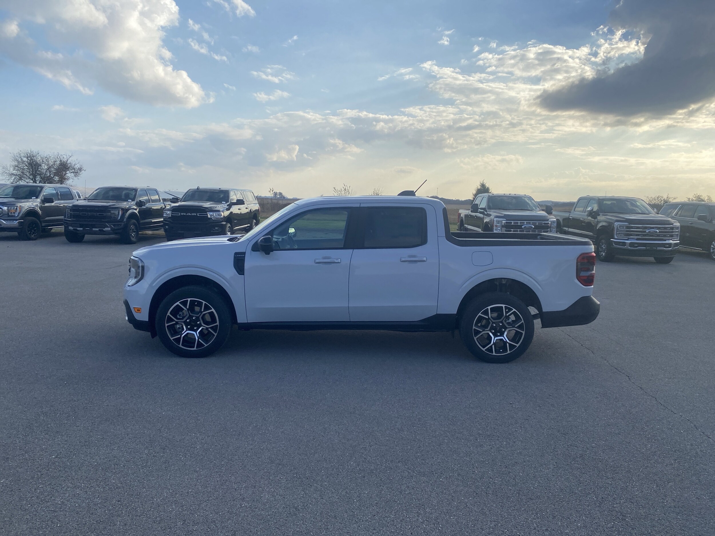 2025 Ford Maverick Lariat photo 3