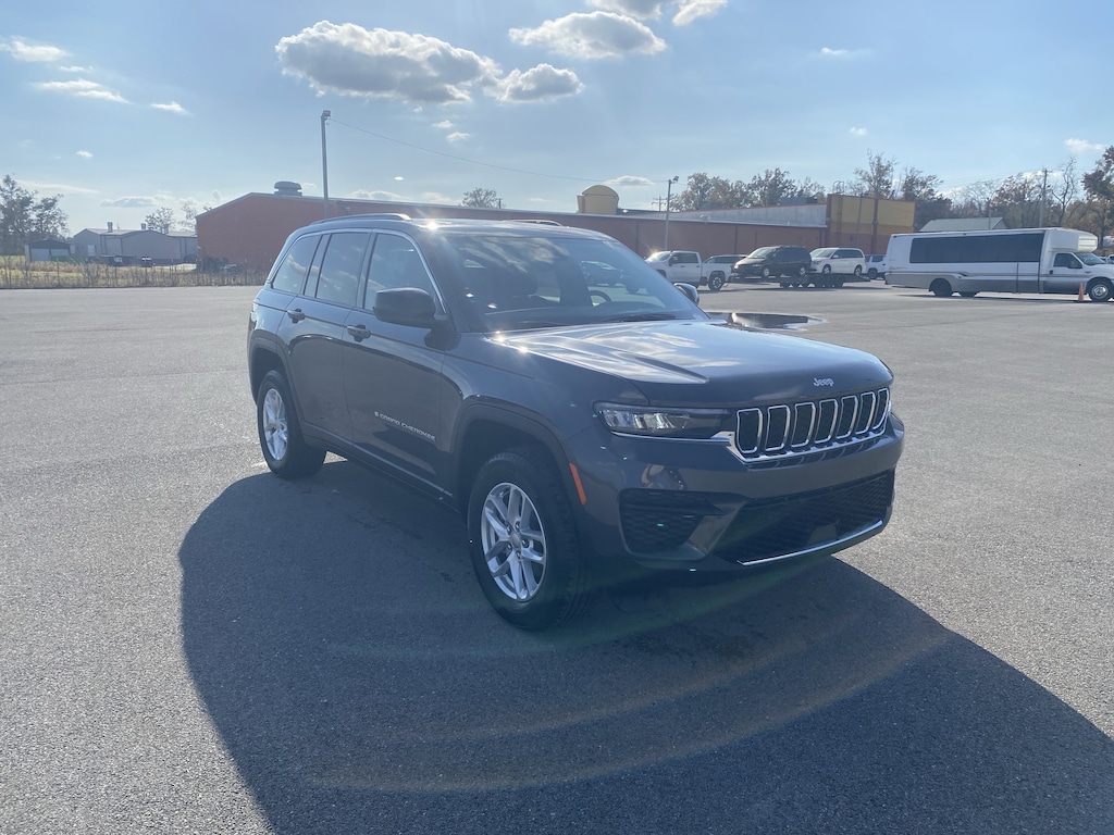 Used 2025 Jeep Grand Cherokee Laredo X 4x4