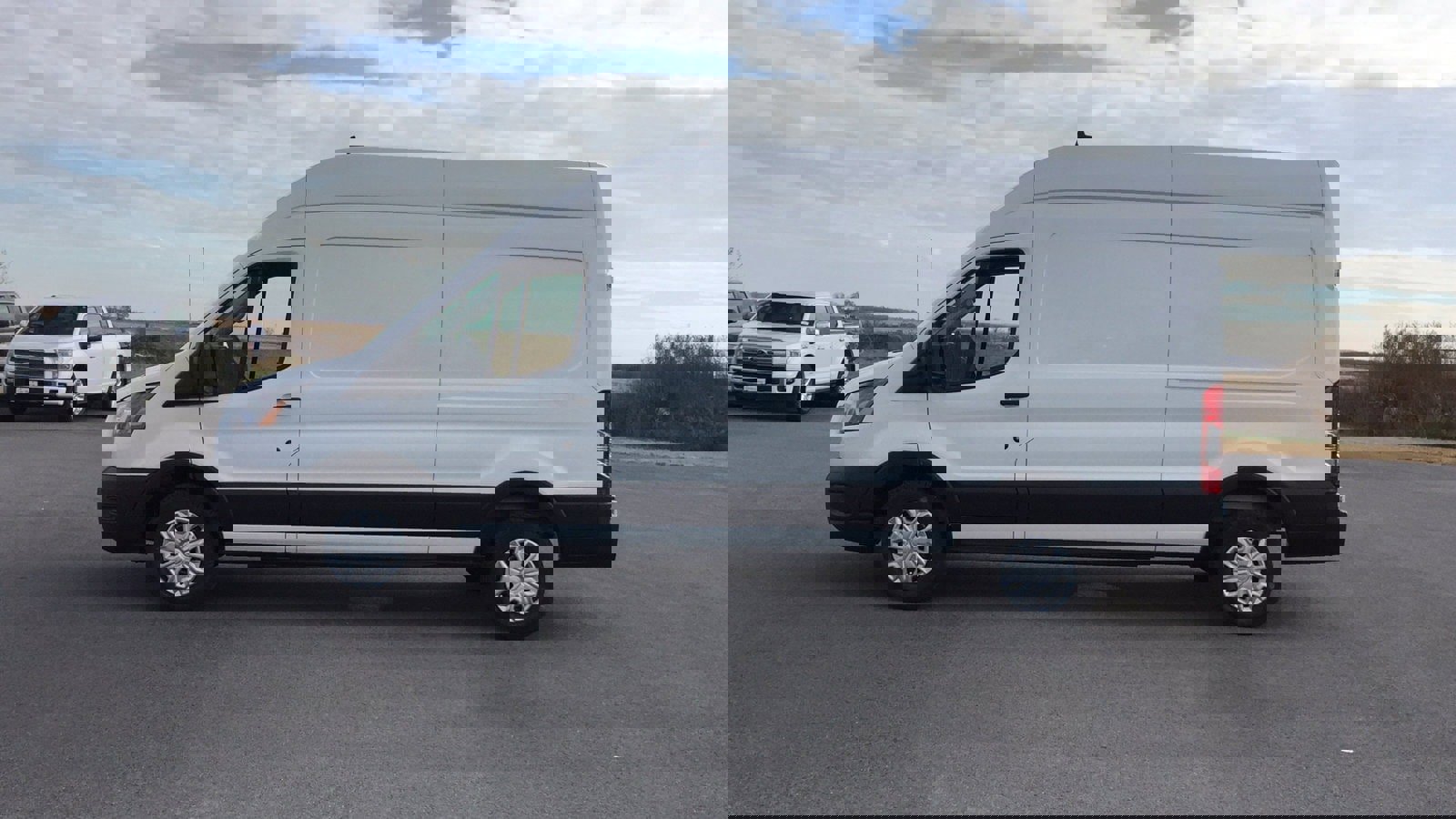 2023 Ford Transit photo 4