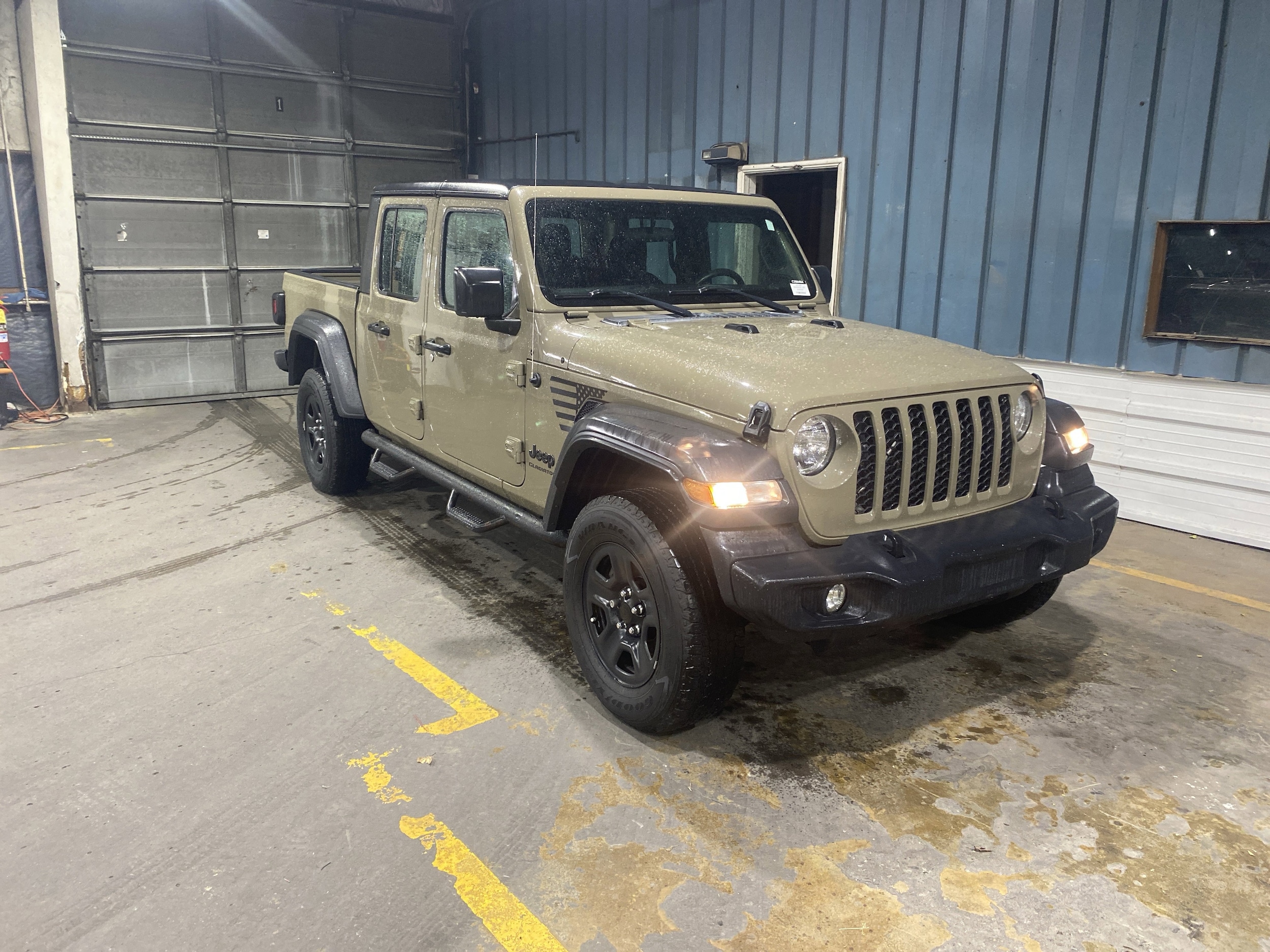 2020 Jeep Gladiator Sport's photo