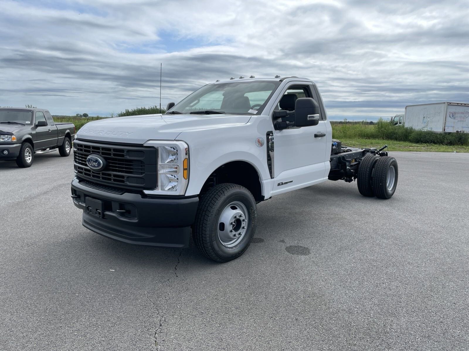 2024 Ford F-350 XL photo 3