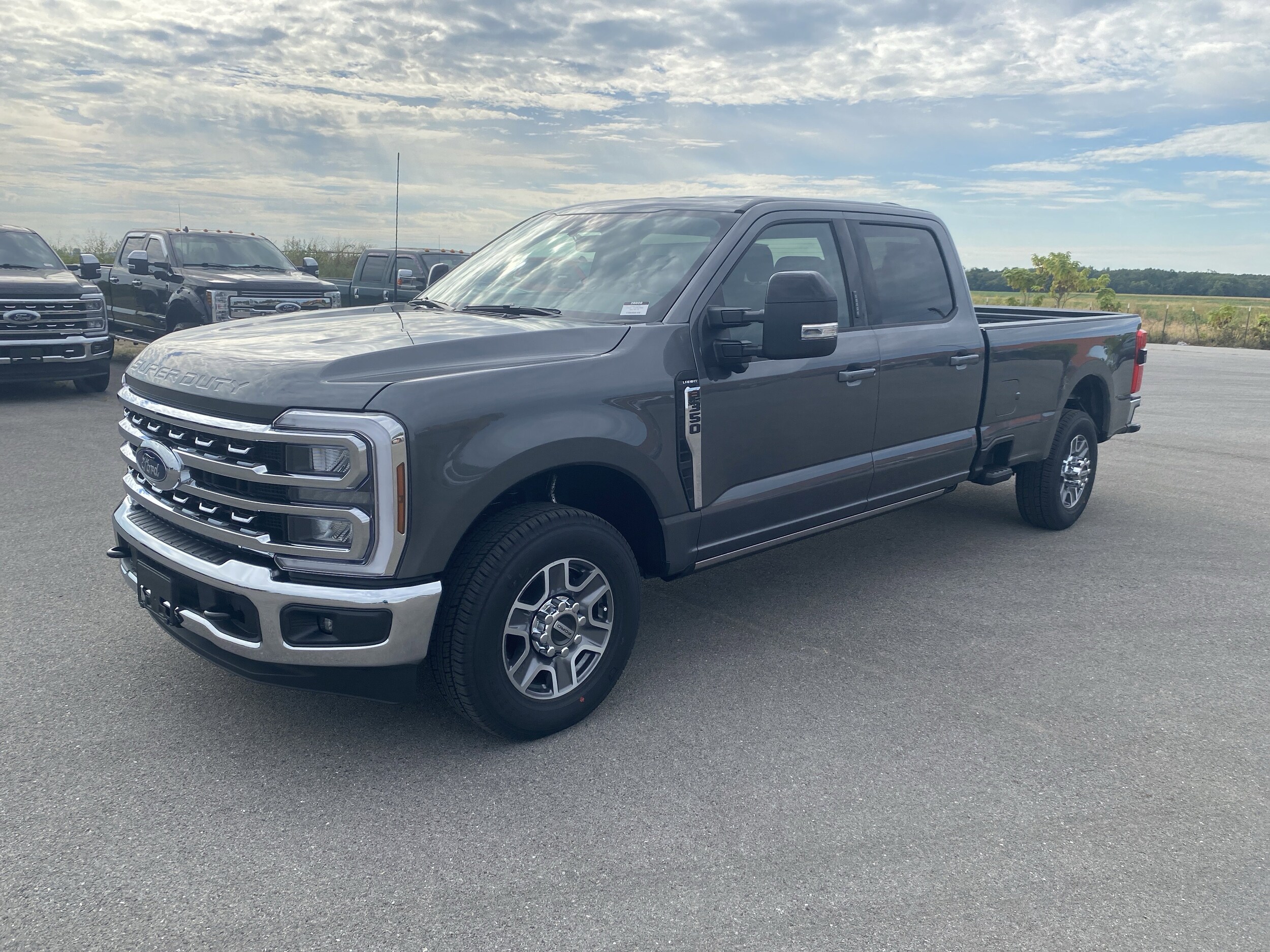 2026 Ford F-350 Lariat XL photo 3