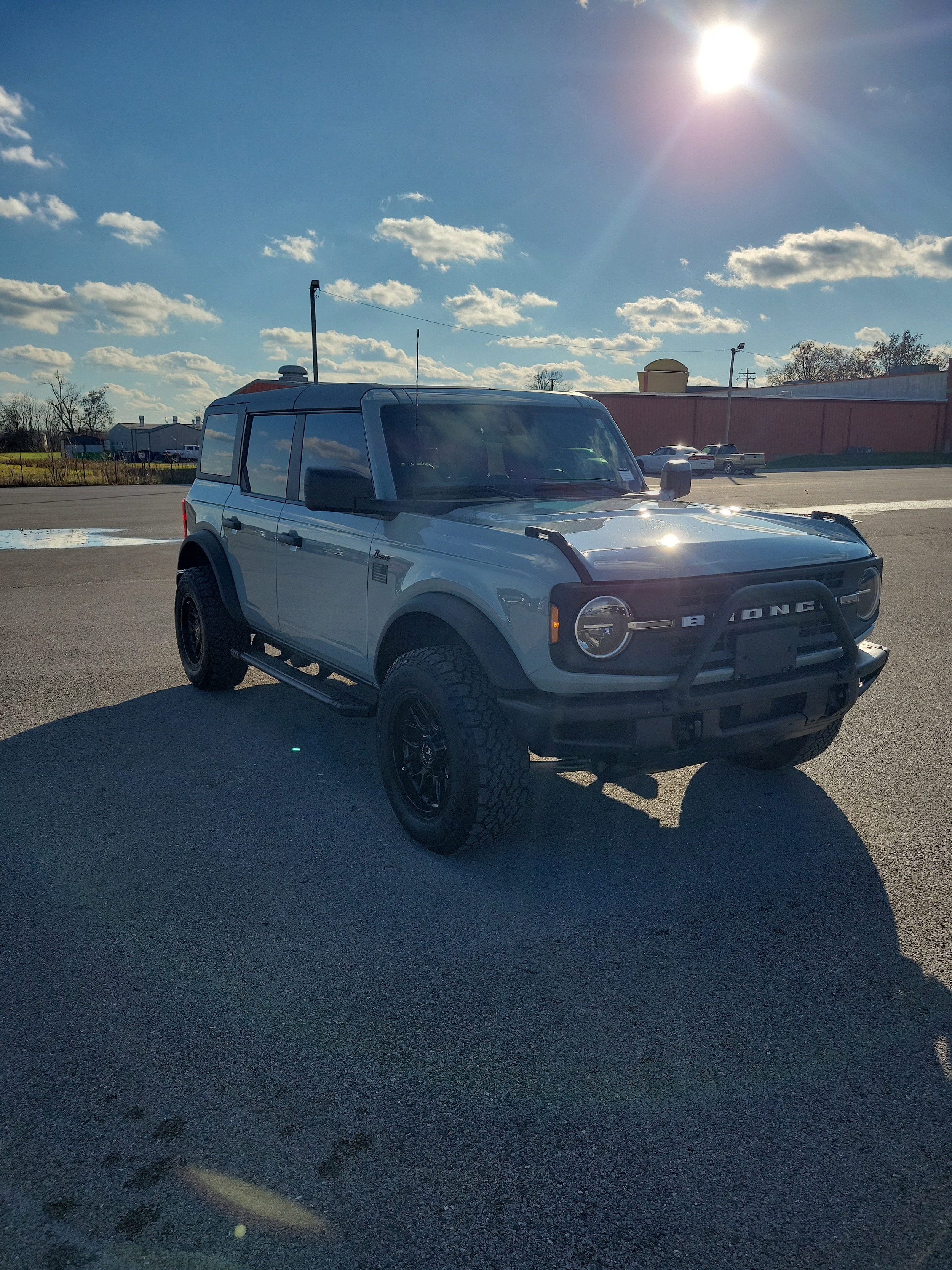 2023 Ford Bronco 4-Door Black Diamond's photo