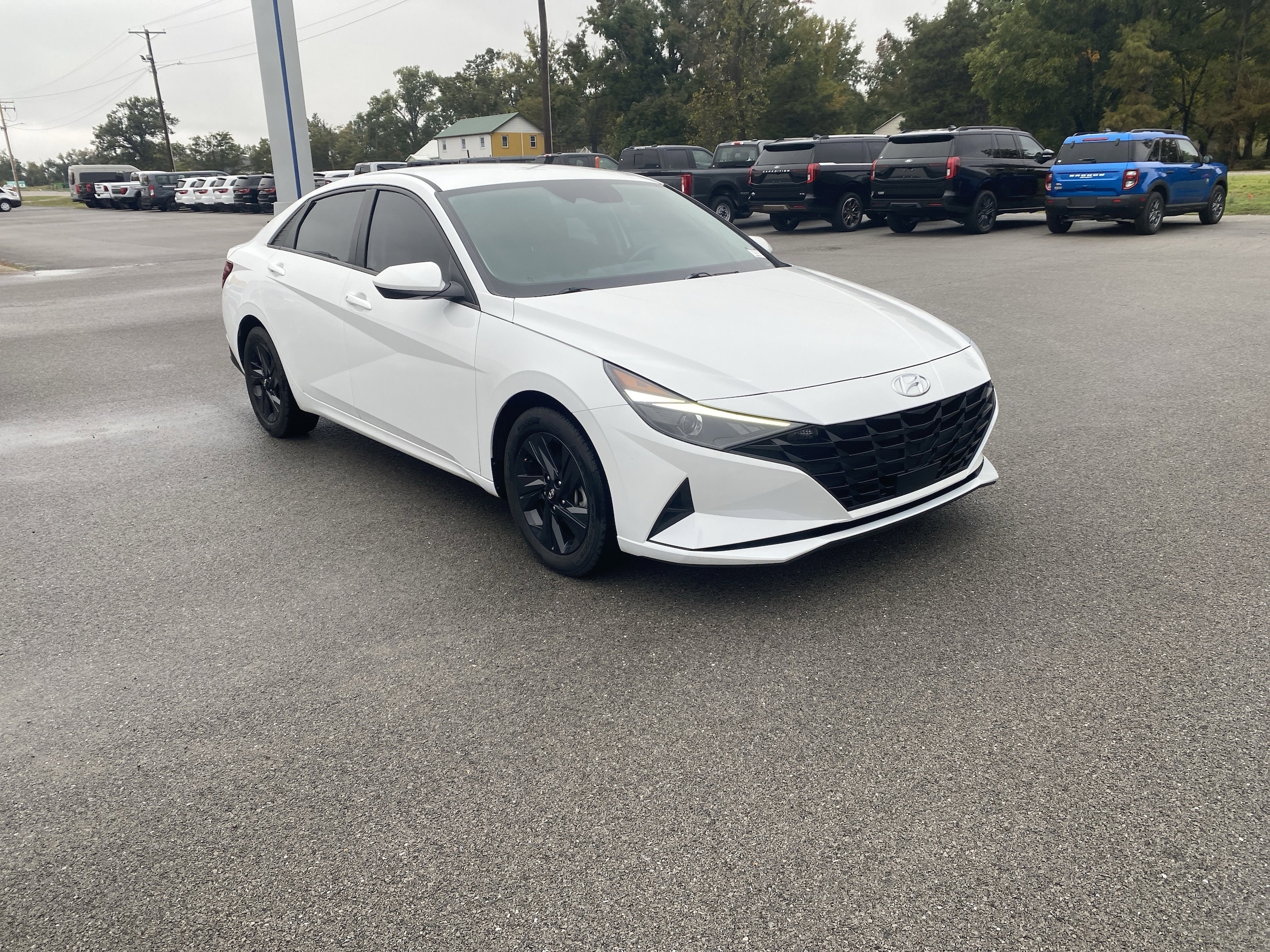 2022 Hyundai Elantra SEL's photo