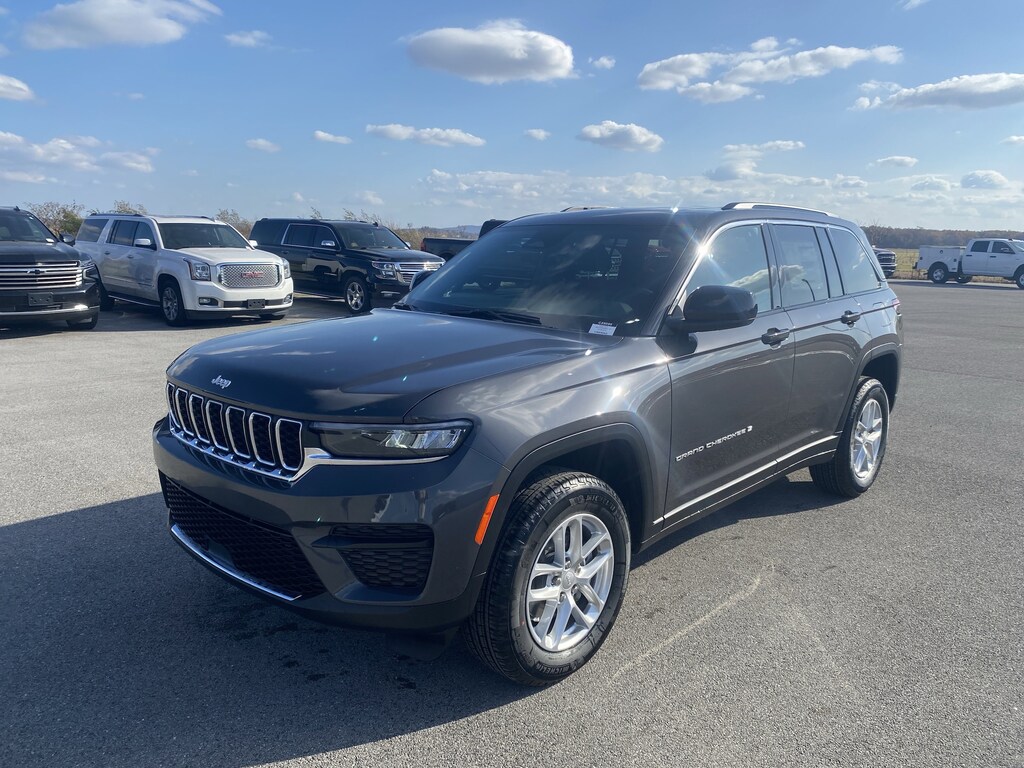 Used 2025 Jeep Grand Cherokee Laredo SUV
