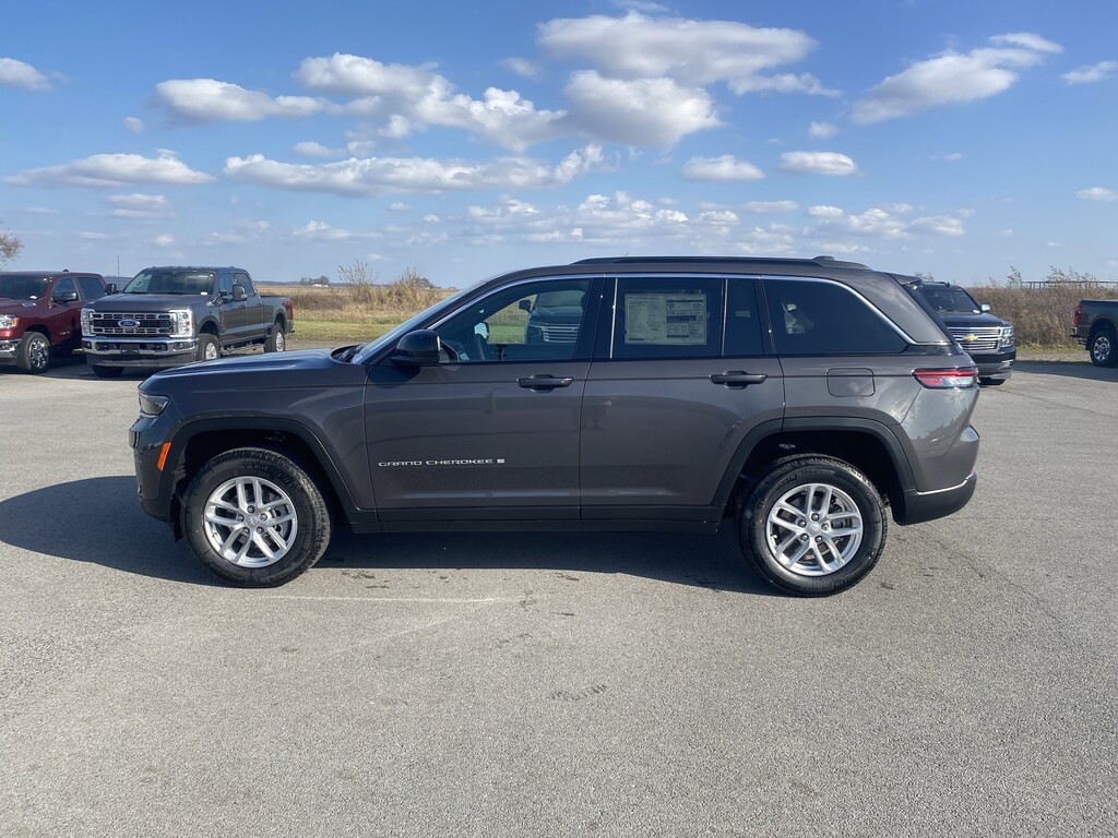 Used 2025 Jeep Grand Cherokee Laredo SUV