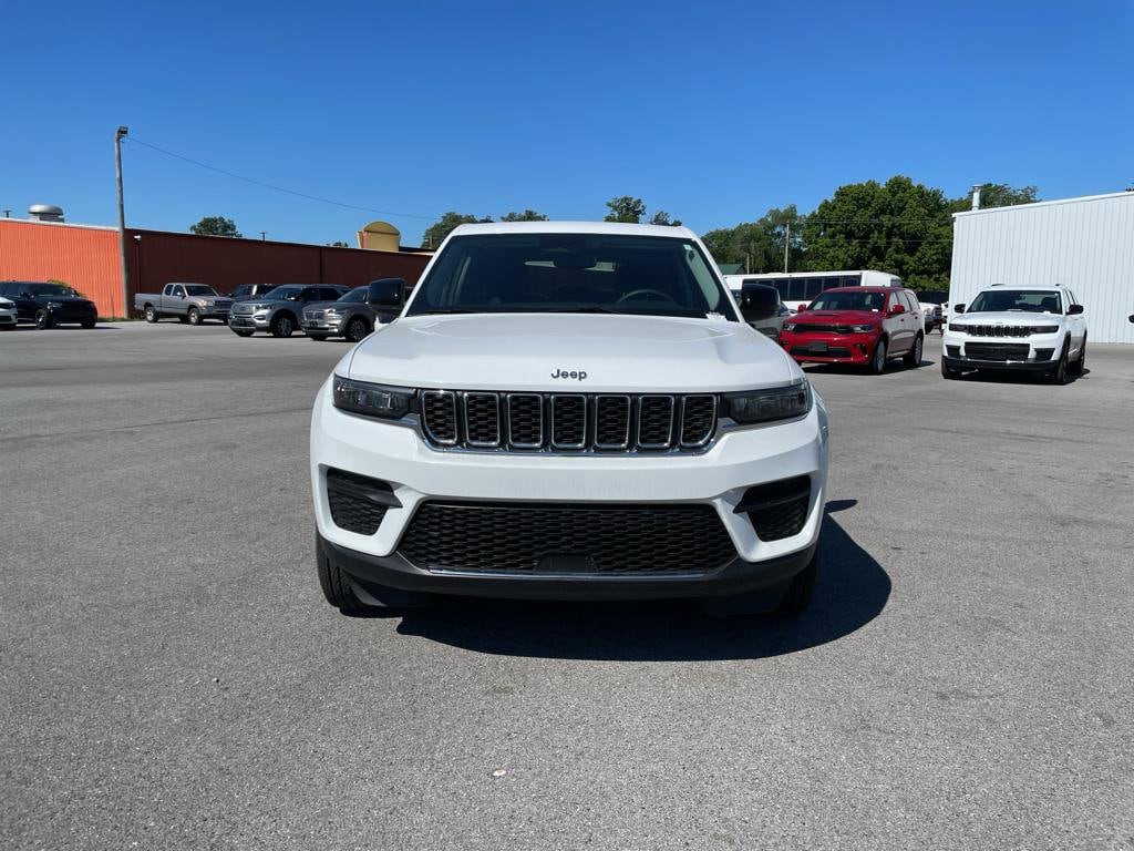 Certified 2022 Jeep Grand Cherokee Laredo with VIN 1C4RJHAG4N8637335 for sale in Harrisburg, IL