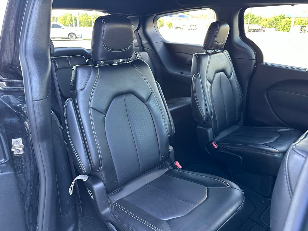 2025 Chrysler Pacifica Select - Photo 29