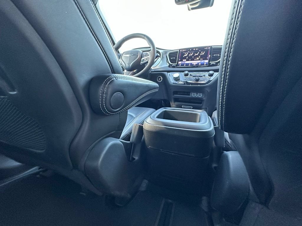 2025 Chrysler Pacifica Select - Photo 28