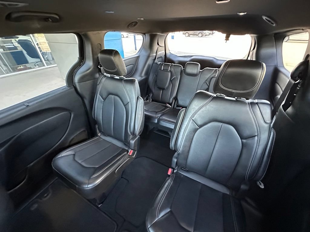 2025 Chrysler Pacifica Select - Photo 33