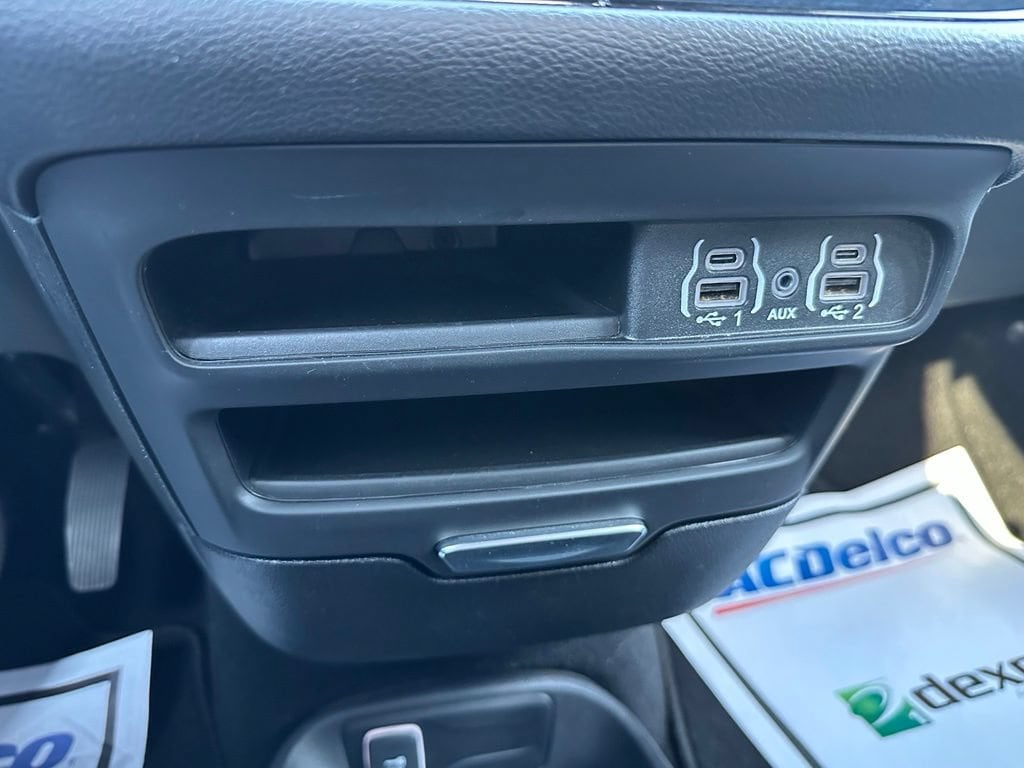 2025 Chrysler Pacifica Select - Photo 44
