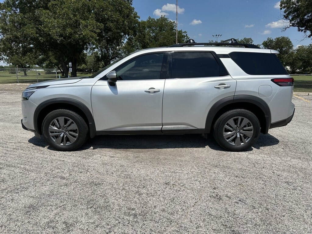 Used 2024 Nissan Pathfinder SV