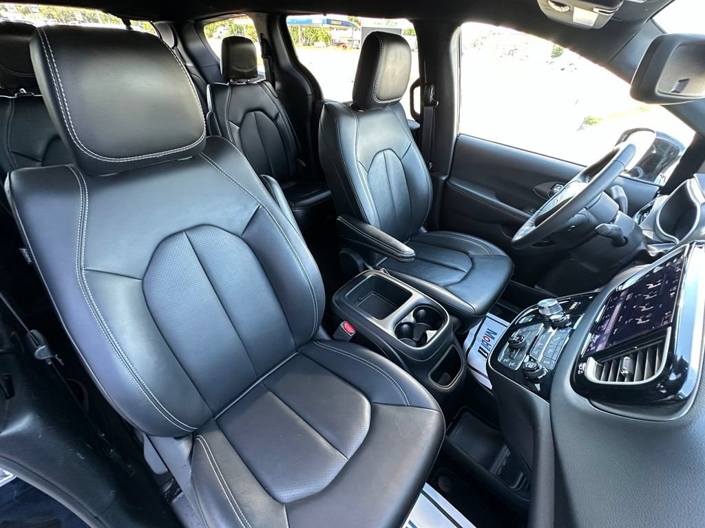 2025 Chrysler Pacifica Select - Photo 21