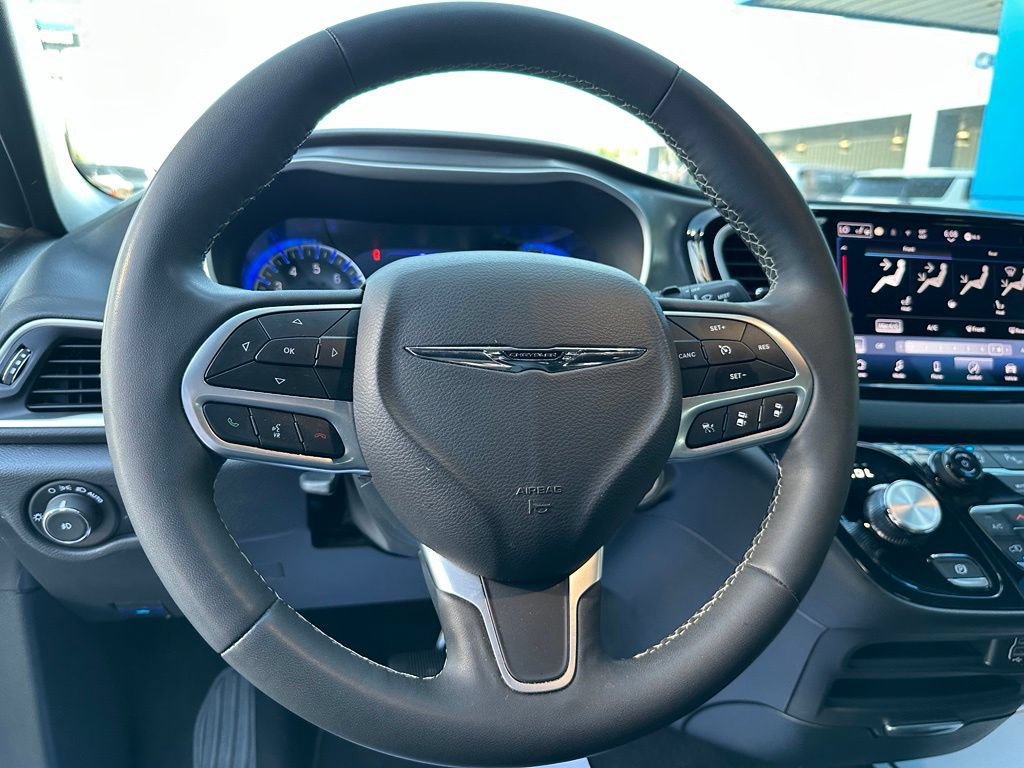 2025 Chrysler Pacifica Select - Photo 48