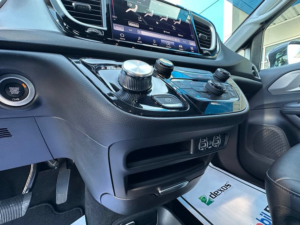 2025 Chrysler Pacifica Select - Photo 14