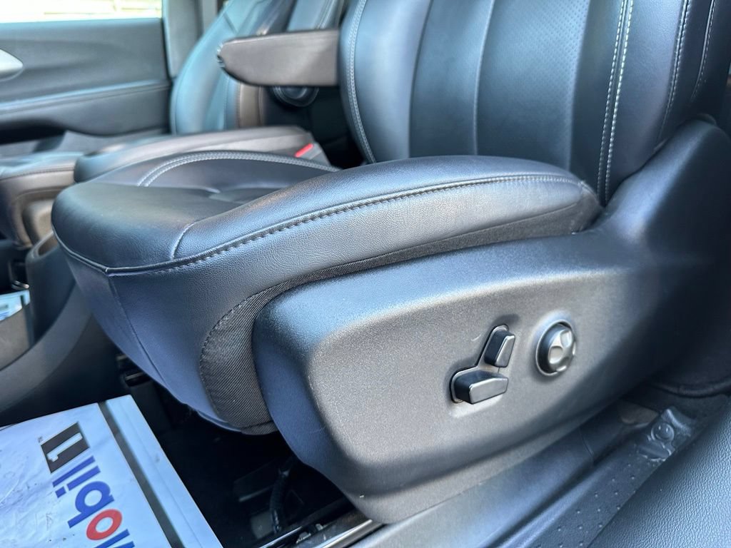 2025 Chrysler Pacifica Select - Photo 36