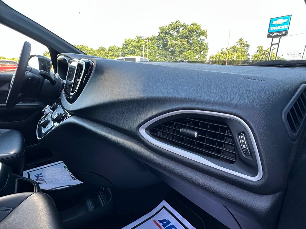 2025 Chrysler Pacifica Select - Photo 12