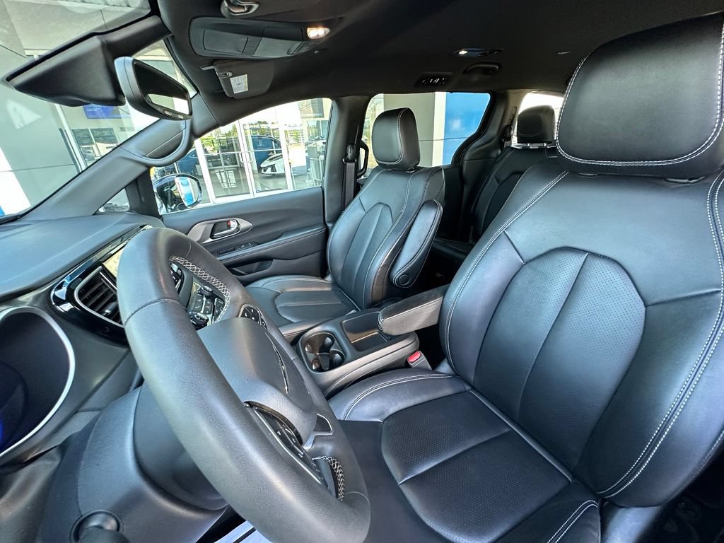 2025 Chrysler Pacifica Select - Photo 19