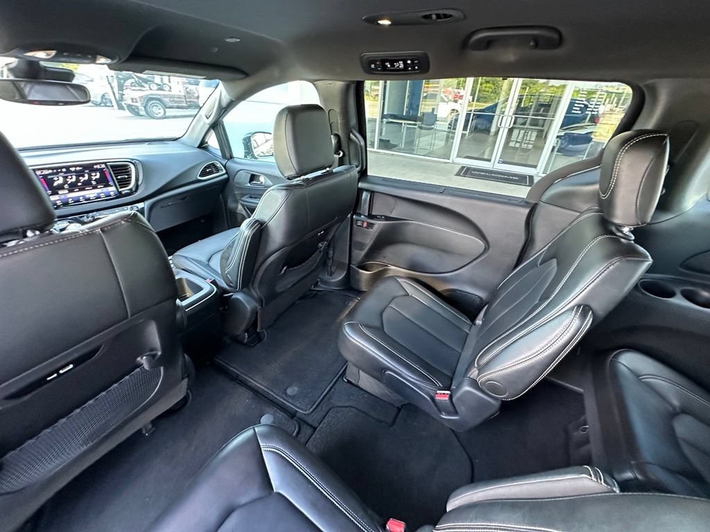2025 Chrysler Pacifica Select - Photo 30