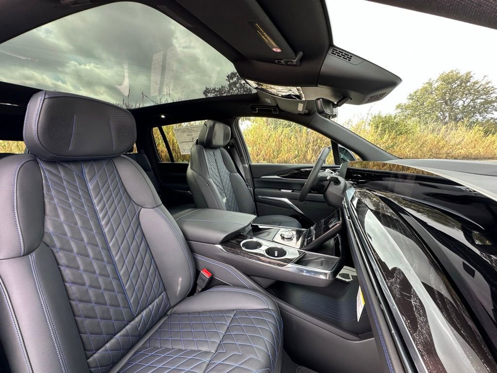 2025 Cadillac Escalade IQ Sport 1 - Photo 15