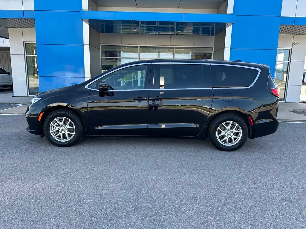 2025 Chrysler Pacifica Select - Photo 6