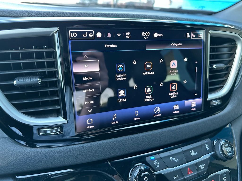 2025 Chrysler Pacifica Select - Photo 39