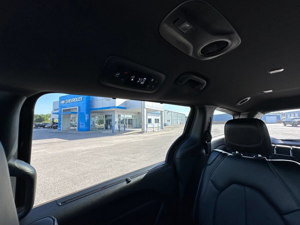 2025 Chrysler Pacifica Select - Photo 47