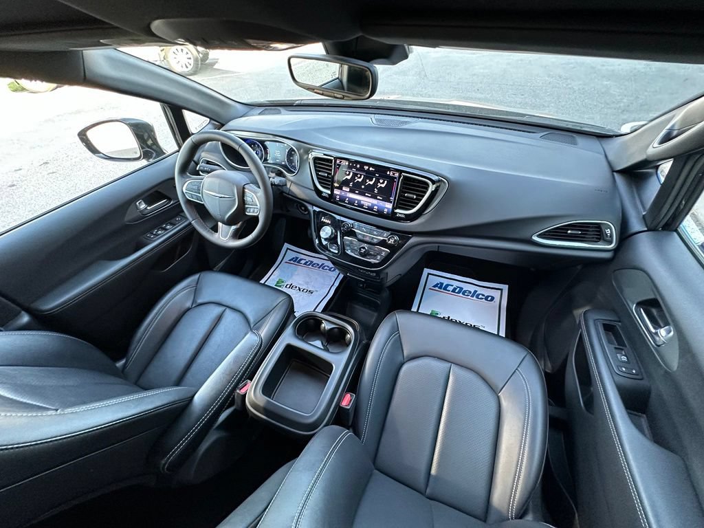 2025 Chrysler Pacifica Select - Photo 11