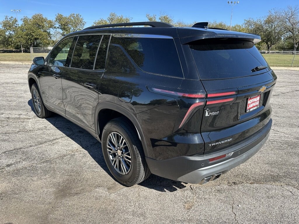 Used 2025 Chevrolet Traverse LT SUV