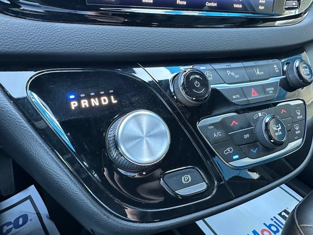 2025 Chrysler Pacifica Select - Photo 45