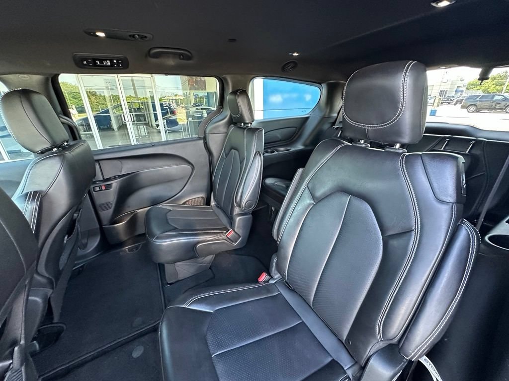 2025 Chrysler Pacifica Select - Photo 32