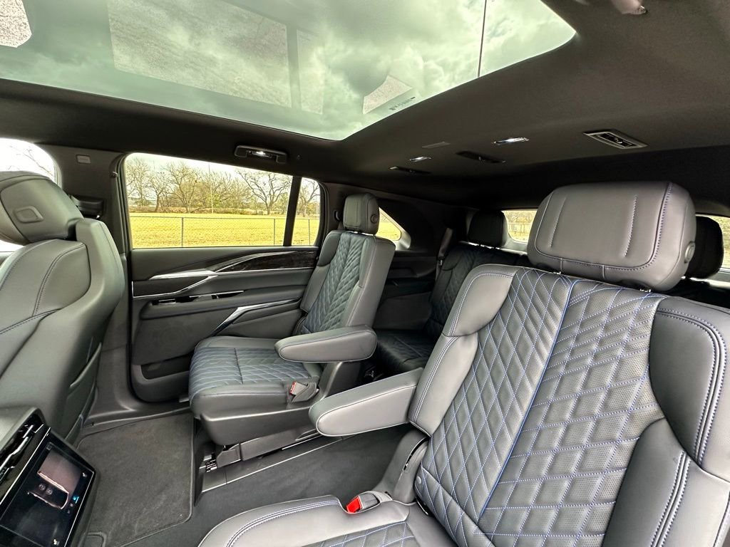 2025 Cadillac Escalade IQ Sport 1 - Photo 28