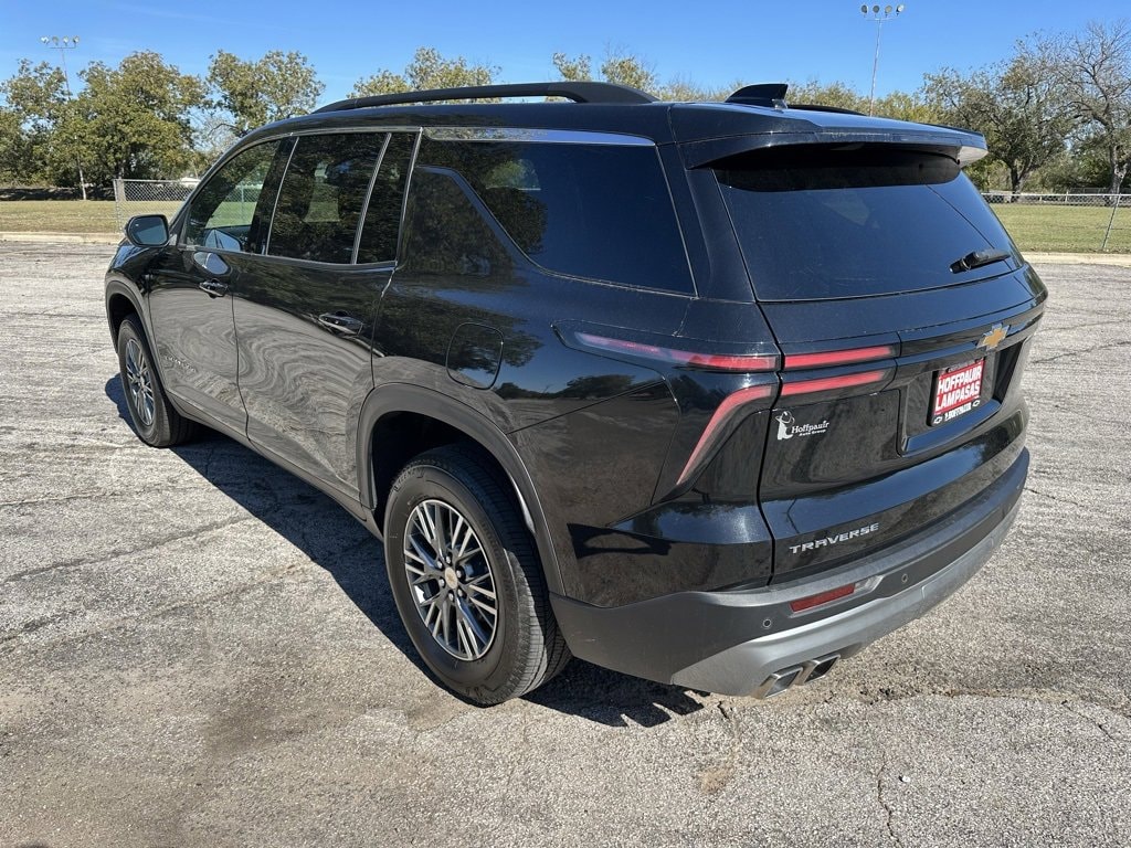 Used 2025 Chevrolet Traverse LT SUV