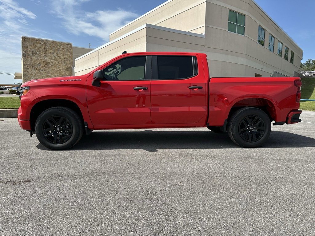 2025 Chevrolet Silverado 1500 Custom photo 2
