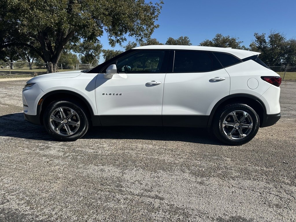 2025 Chevrolet Blazer 2LT photo 2