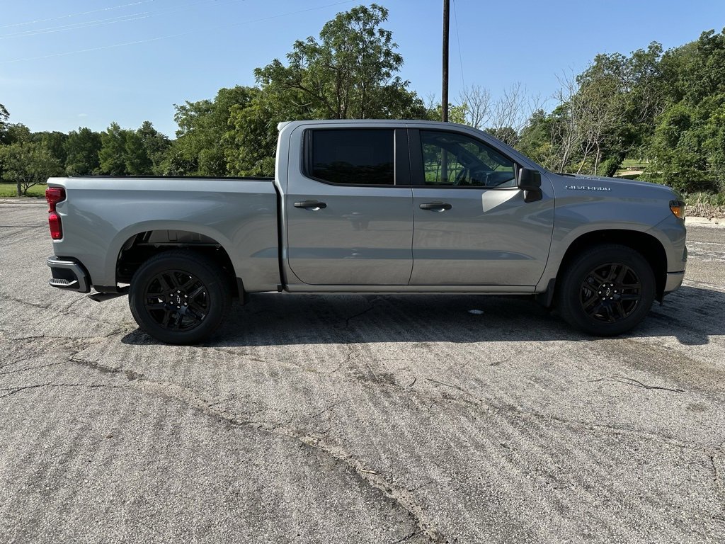 2025 Chevrolet Silverado 1500 Custom photo 3