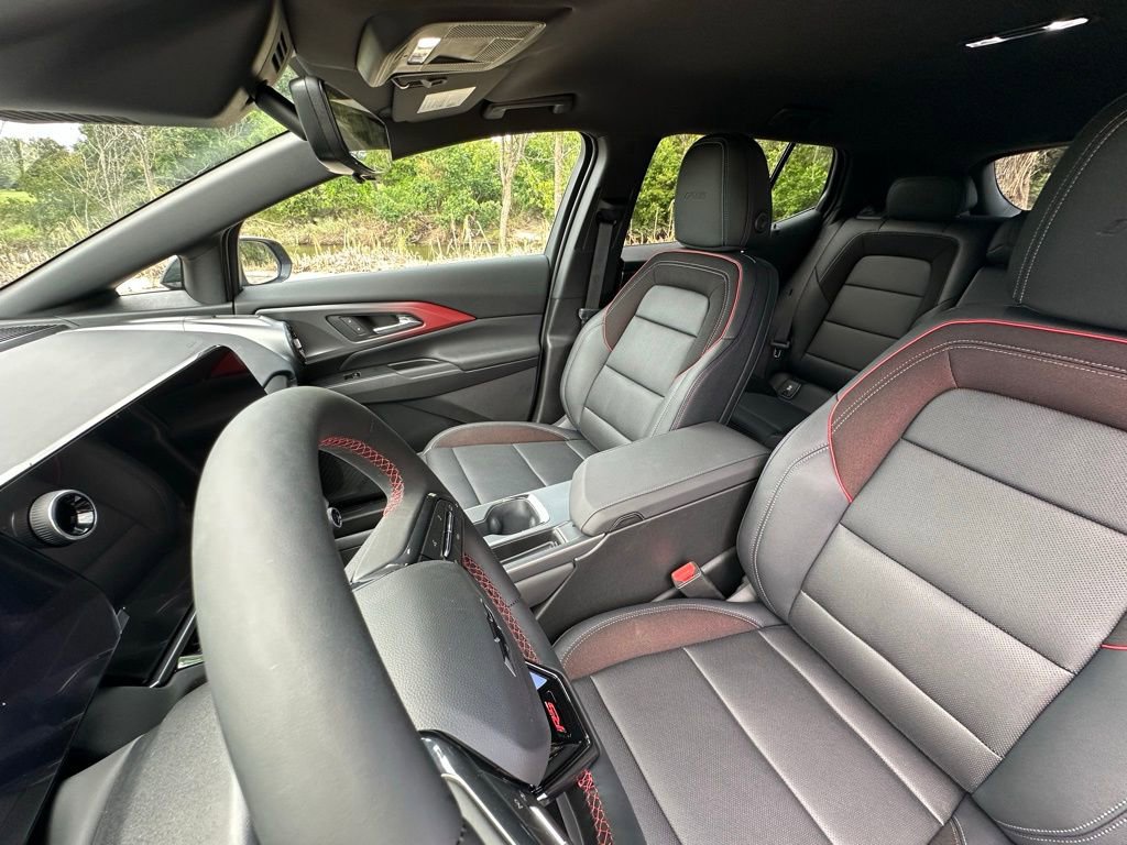 2025 Chevrolet Equinox EV RS - Photo 17