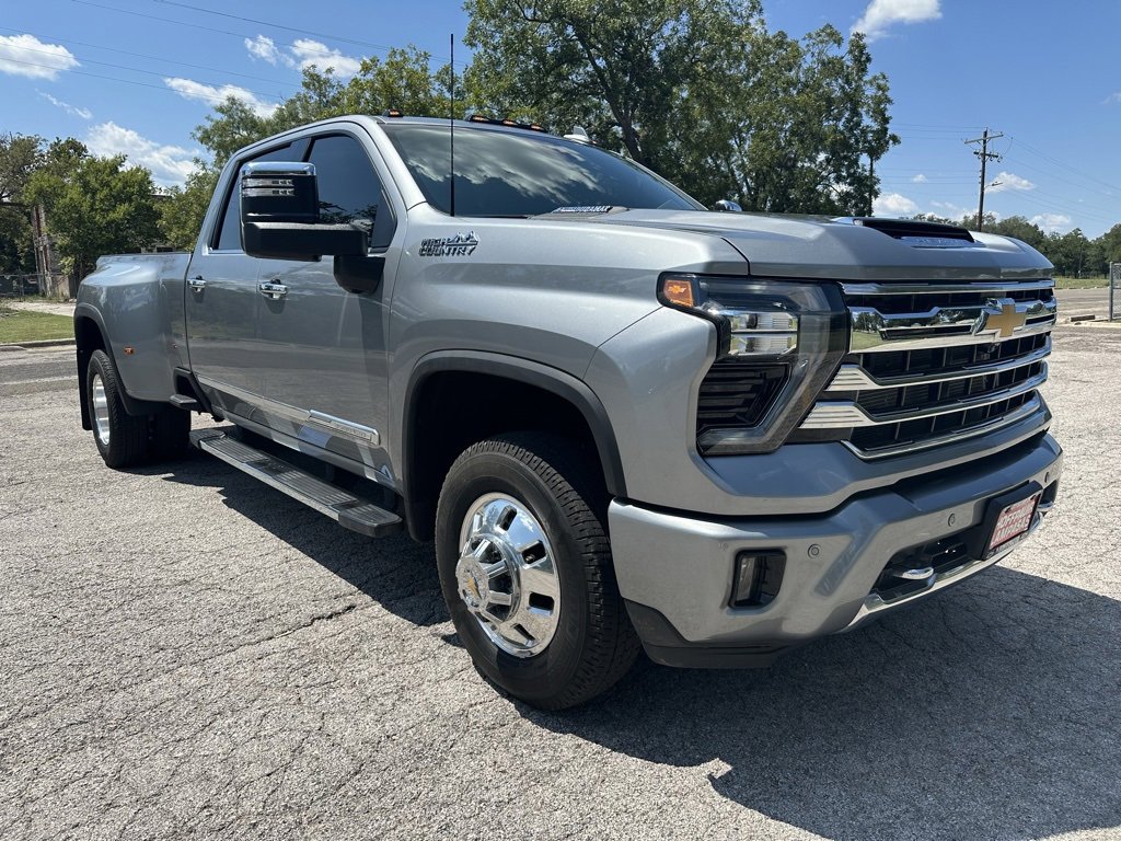 2025 Chevrolet Silverado 3500HD High Country photo 4