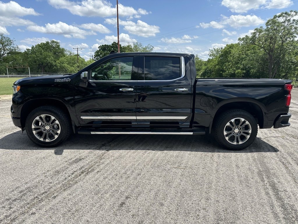 2025 Chevrolet Silverado 1500 High Country photo 2