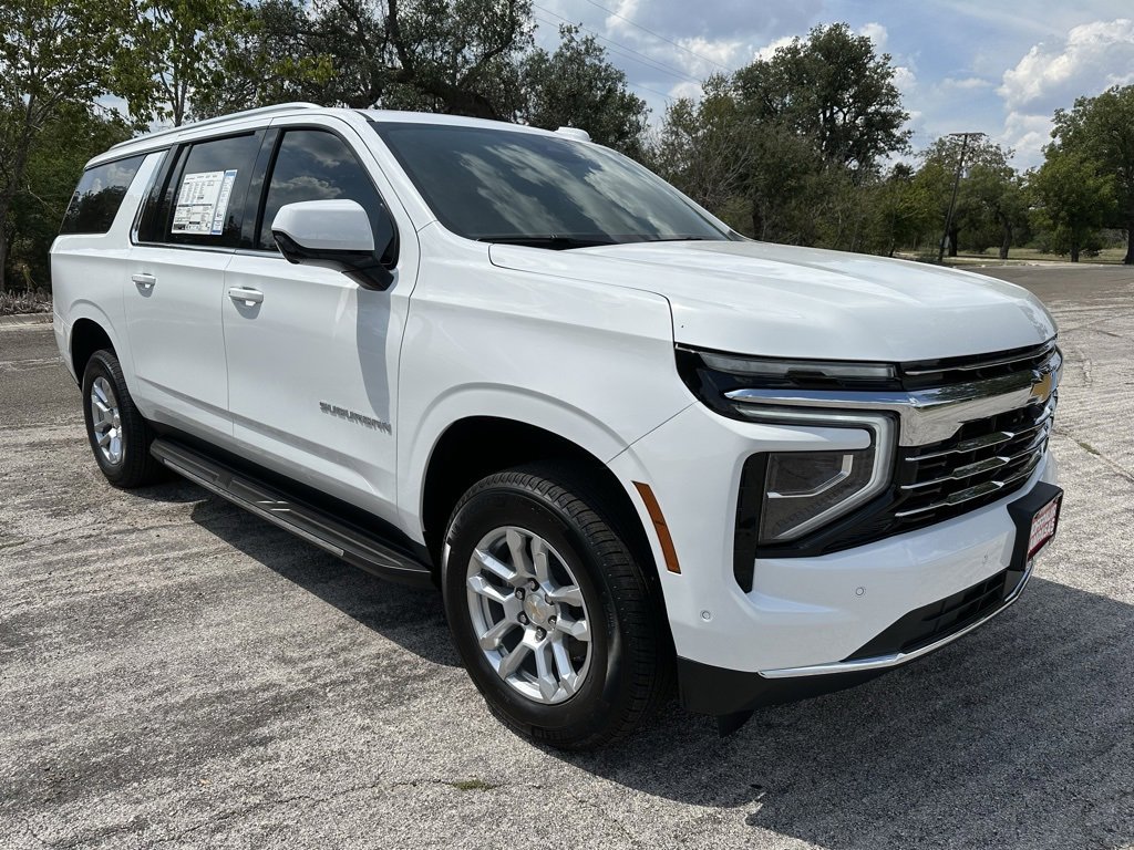 2026 Chevrolet Suburban LT photo 3