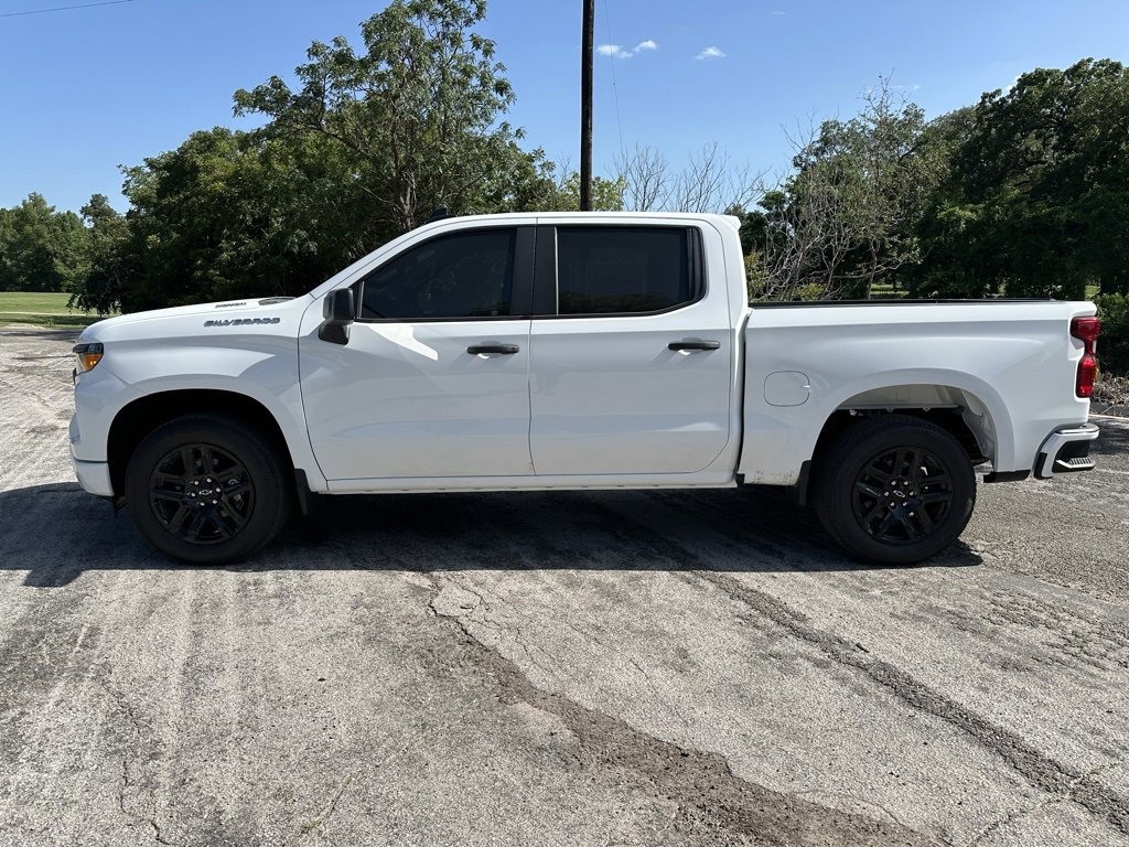 2025 Chevrolet Silverado 1500 Custom photo 2